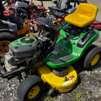 Used John Deere lawn tractor red tag 200518
