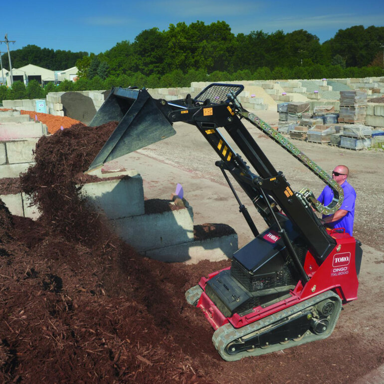TXL2000 telescoping Toro utility loader